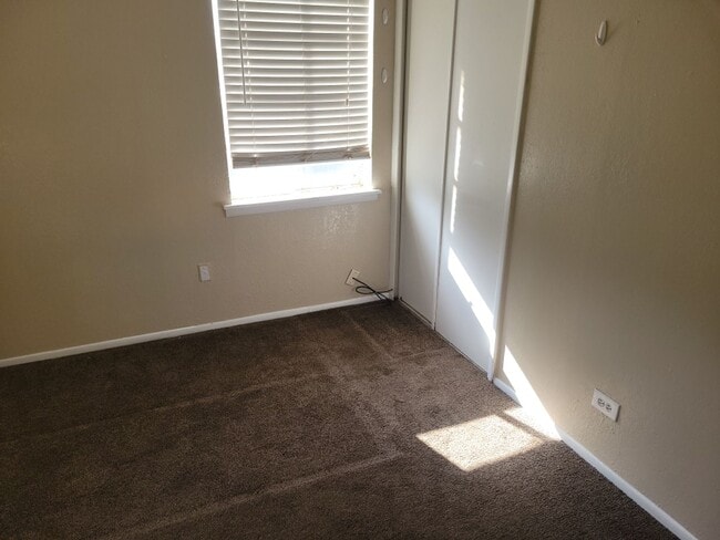 Foto del edificio - 2 bed 1 bath   Nice apartment. Washer dryer included !