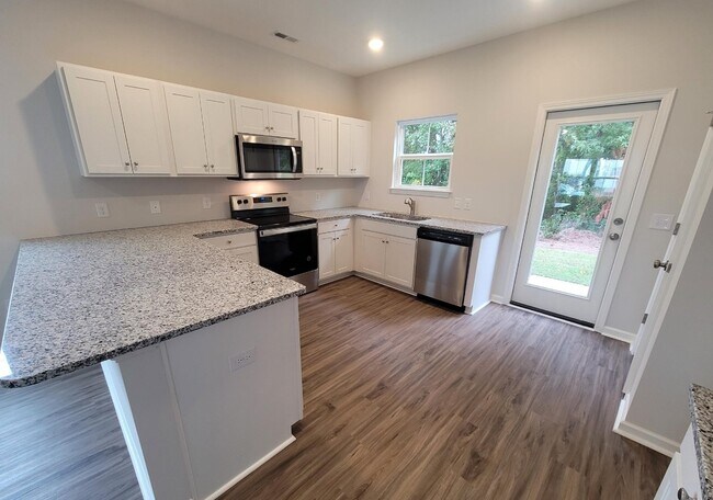 Gourmet Kitchen - 9008 Laurel Bay Ln