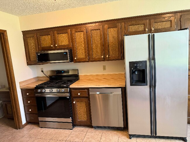 Building Photo - 8323 Woodson Dr