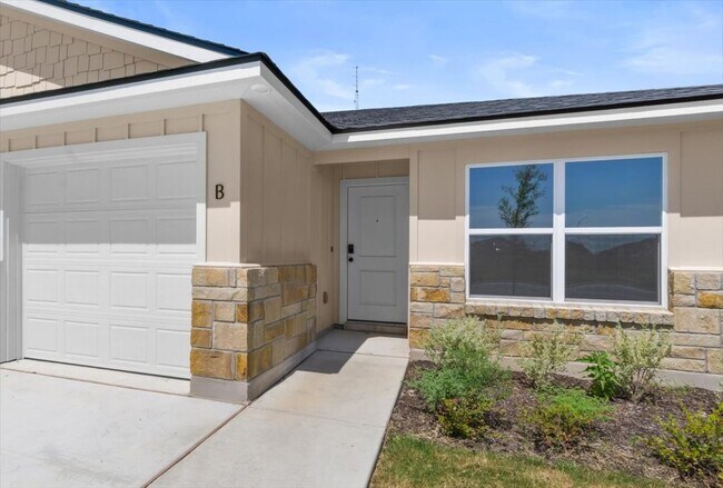 Building Photo - 911 Sevenleaf Ln