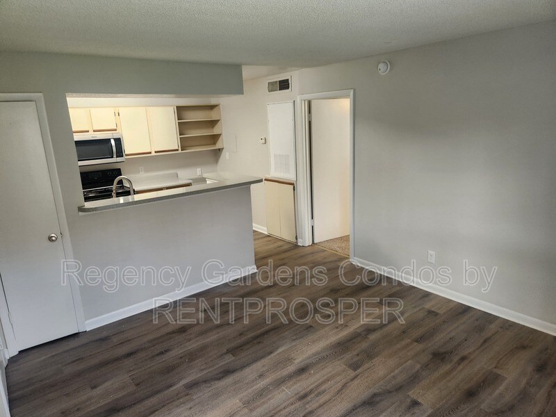 Foto principal - 5501 Rosebriar Way