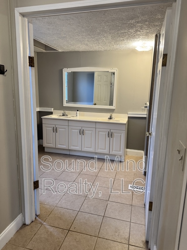 Foto del edificio - 5816 Goolsby Ct