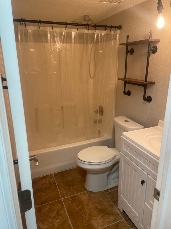 Foto del edificio - 3228 W Girard Ave