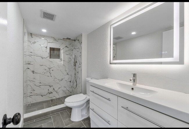 Building Photo - 7051 Environ Blvd