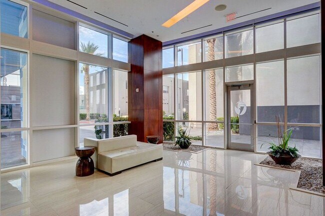 Foto del edificio - 4525 Dean Martin Dr