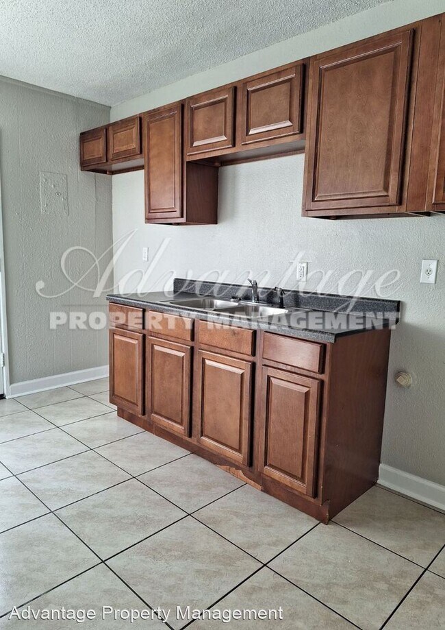 Building Photo - 2 br, 1 bath House - 4095 Wales Ave