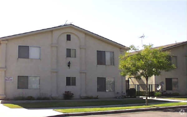 Primary Photo - 2321 N Niagara St