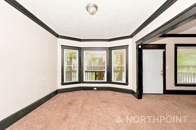 Foto del edificio - 10911 Hathaway Ave