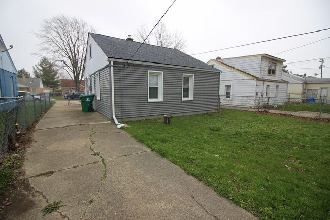 Building Photo - Rental Home in Eastpointe