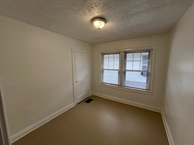 Building Photo - 202 N Harris Ave