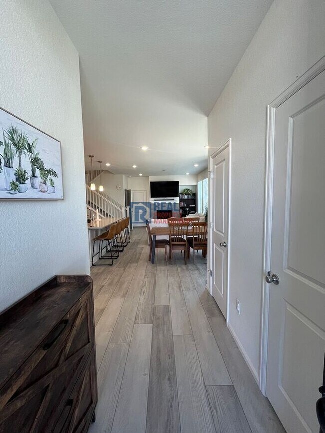 Foto del edificio - 14221 Alpine Lily St