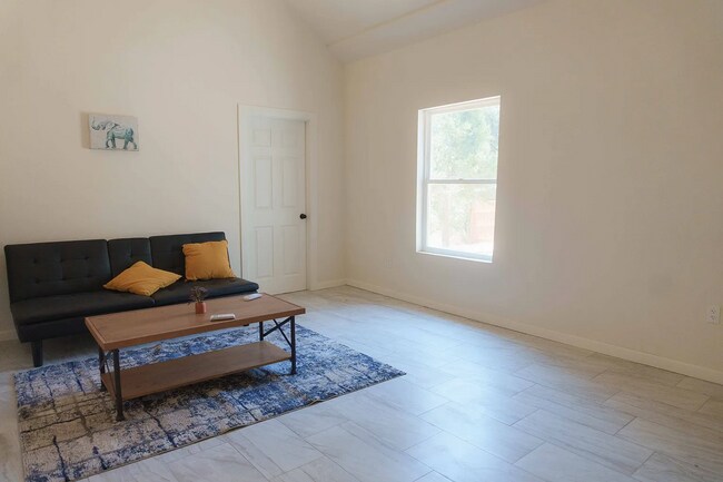 Building Photo - 172 Pixley Ave