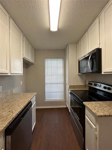 Foto del edificio - 7425 Kingswood Dr