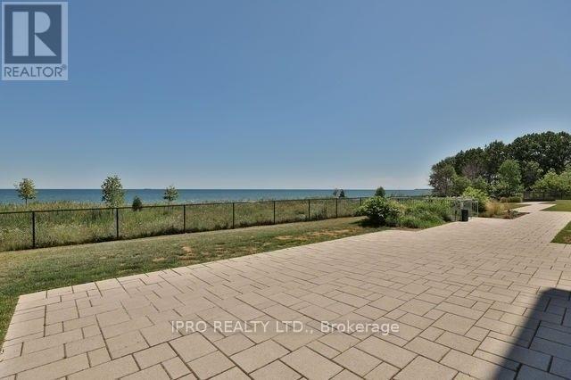 Building Photo - 35-335 Southshore Cres