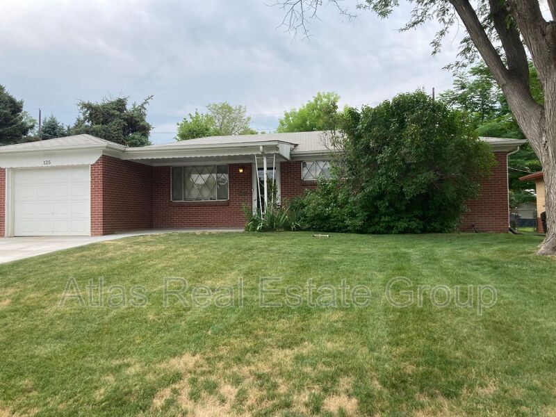 Primary Photo - 125 Jade St
