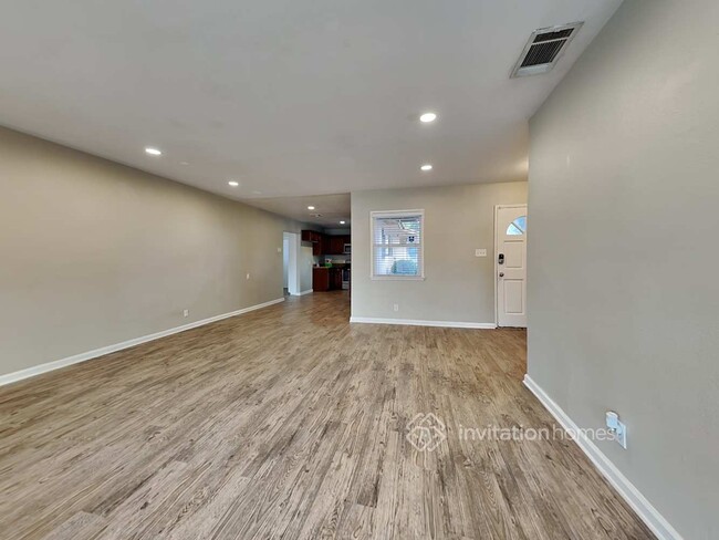Building Photo - 9502 Amsdell Ave