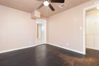 Building Photo - 4425 Harding Dr