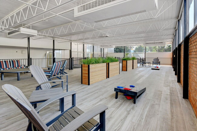 Building Photo - Brix
