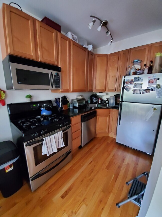 Foto del edificio - 6812 N Wayne Ave