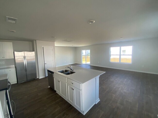 Building Photo - AVAILABLE SOON!!