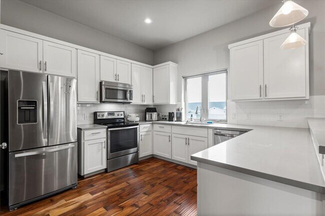 Building Photo - 15202 Cavalier Canyon Dr