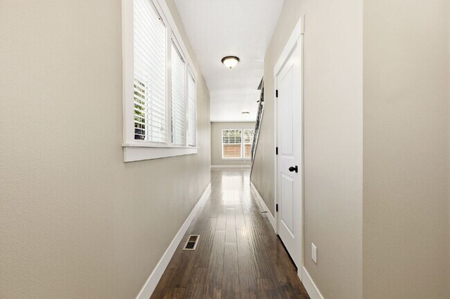 Foto del edificio - 3 Bed, 2.5 Bath Townhome Centrally Located– Bend, OR