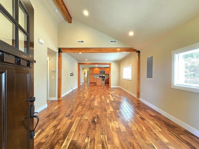 Foto del edificio - 3 Bedroom Home in Sedro Woolley Available Now