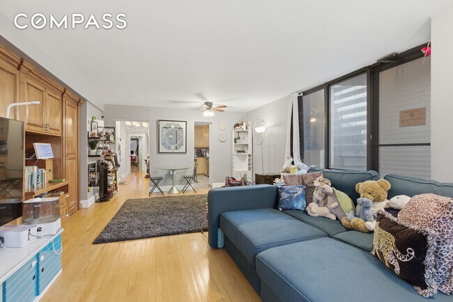 Foto del edificio - 303 E 49th St