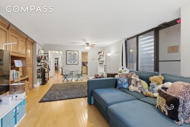 Building Photo - 303 E 49th St