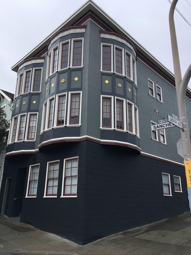 Building Photo - Luminous big apartment For Rent in the hea...
