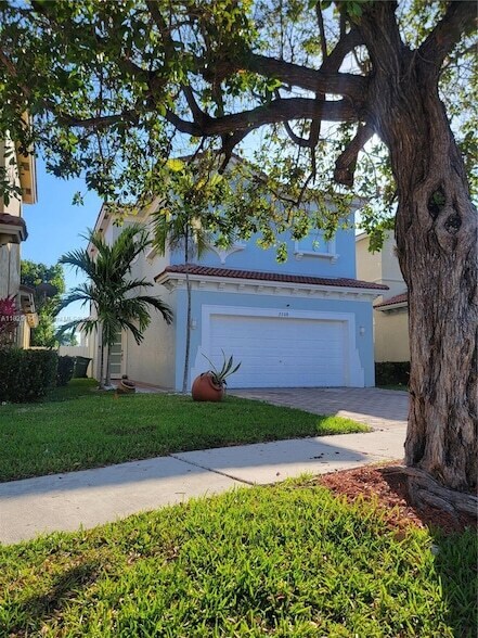 Foto principal - 3708 NE 22nd Pl
