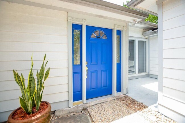 Foto del edificio - 1702 Cherry Bend Dr