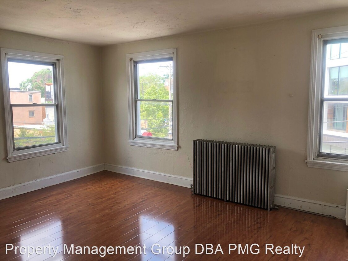 Primary Photo - 2245 Bainbridge St