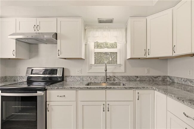 Building Photo - 1 Aquidneck Dr