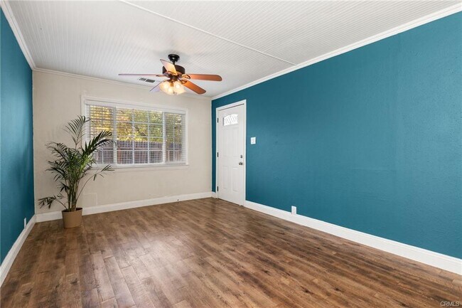 Foto del edificio - 553 E 23rd St