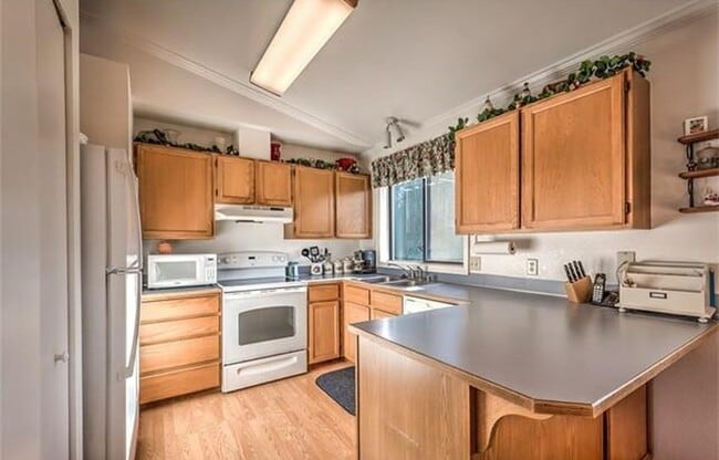 Building Photo - Charming 3 Bed 2 Bath Rambler!