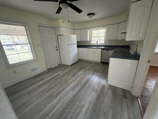 Foto del edificio - Spacious 3 bed 2 bath house in Athens!