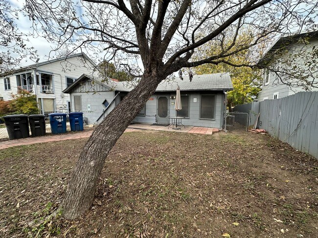 Foto del edificio - 2-BEDROOM DUPLEX IN MAHNCKE PARK