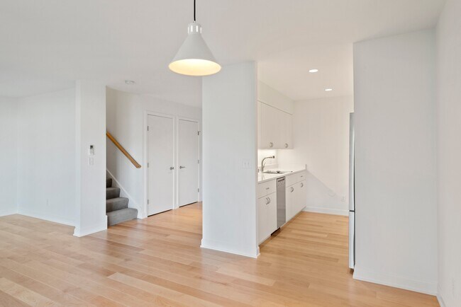 Entrada - Greenway Village Apartments