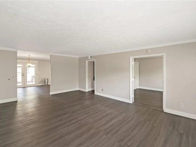 Building Photo - 115 Biscayne Dr NW