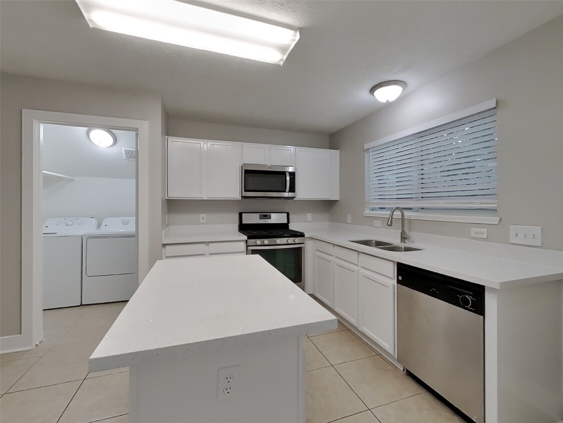 Foto del edificio - 18167 Woodsdale Ct