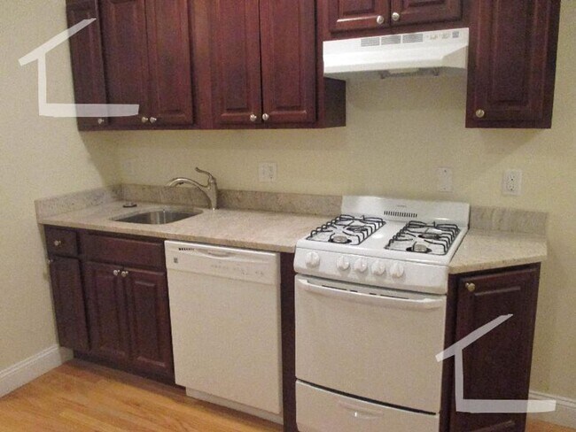 Foto del edificio - 9/1 No Fee! Spacious Fenway/Symphony area 4BR/1.5BA apartment
