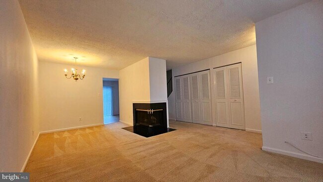 Building Photo - 8512 Southlawn Ct