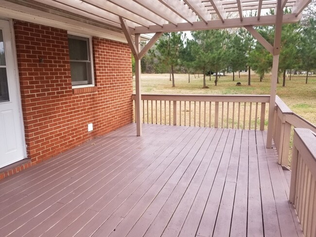 Building Photo - 206 Webb Rd