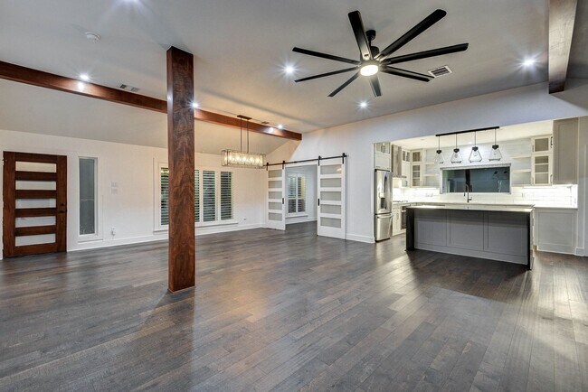 Building Photo - Stunning 3-bedroom, 2.5-bathroom house!