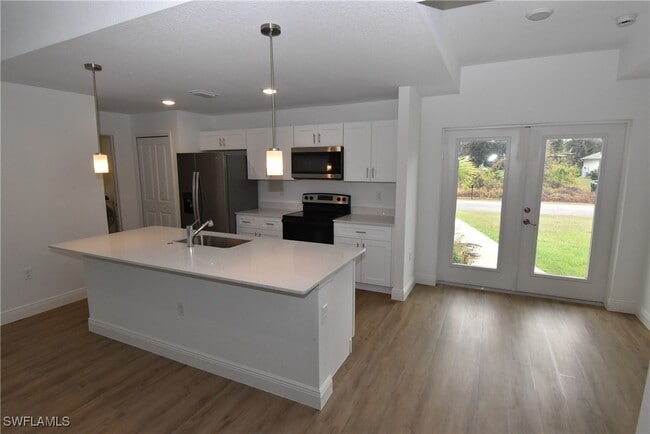 Foto del edificio - 4553 Midland St