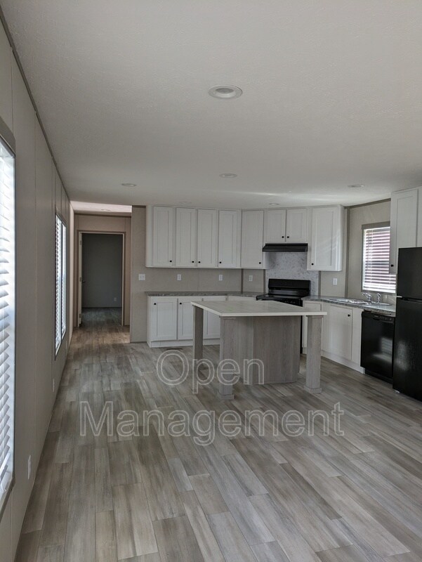 Foto del edificio - 2710 N Farm Rd 137