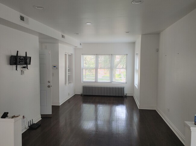 Building Photo - 5019 W Agatite Ave