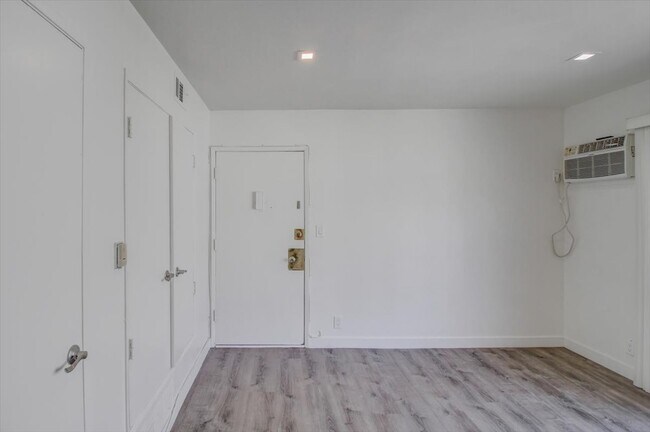 Building Photo - 8821 Alcott St