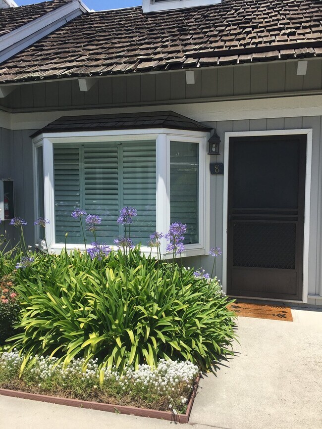 Foto del edificio - Cozy Studio by the Beach in Sandpiper III Complex!